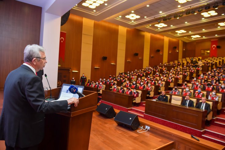 Mansur Yavaş, liyakat esasına göre ataması gerçekleştirilen ve görevine başlayan 150 yeni itfaiye memuru ile bir araya geldi