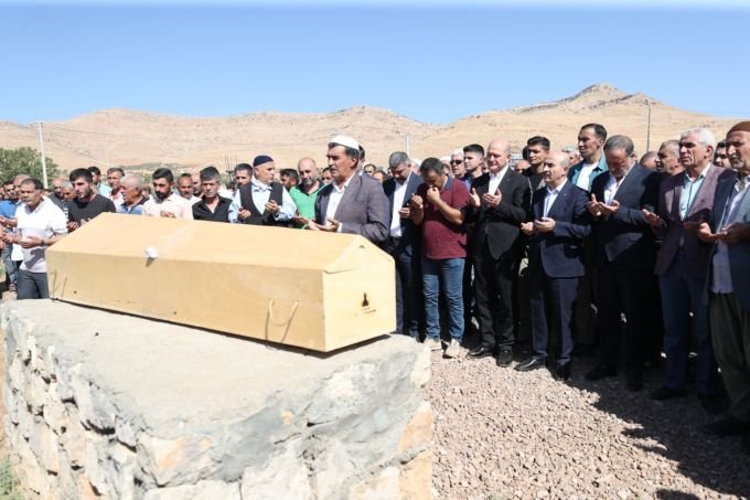 Mardin, Derik'te kazada ölen 20 kişi toprağa verildi
