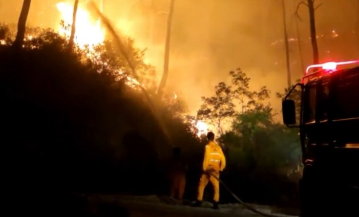 Marmaris yangını devam ediyor; Tarım ve Orman Bakanı Vahit Kirişci, 20 helikopter ve 14 uçak yangına müdahale ediliyor