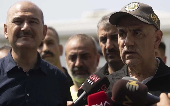 Marmaris yangını hakkında bakanlardan açıklama; Gece görüşlü helikopterler de bu gece veya yarın gece uçuşlarına başlayacaklar Marmaris yangını hakkında bakanlardan açıklama; Gece görüşlü helikopterler de bu gece veya yarın gece uçuşlarına başlayacaklar