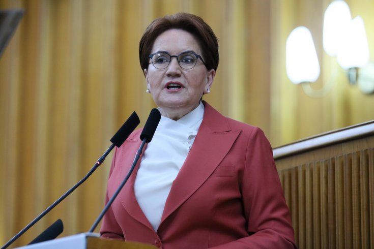 Meral Akşener; 'Erdoğan hala ülkemizi Şirinler Köyü zannediyor, İktidarın elinde can çekişen ekonomimiz, rekabetçi kur masalı ile Beştepe Sokağında Kâbus’a dönüştü' Meral Akşener; 'Erdoğan hala ülkemizi Şirinler Köyü zannediyor, İktidarın elinde can çekişen ekonomimiz, rekabetçi kur masalı ile Beştepe Sokağında Kâbus’a dönüştü'