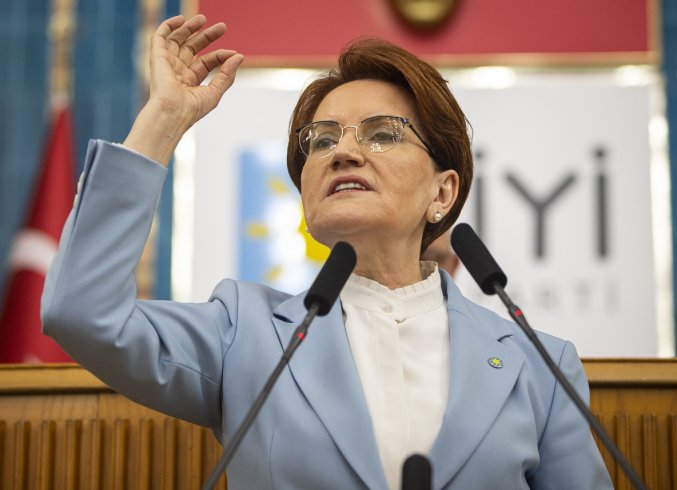 Meral Akşener; ''Millete gelince 'sabır' diyenler, yandaşa gelince 'al sana bir maaş daha' diyor. Emekliye 'sabır' diyenler, müteahhide gelince 'al sana bir ihale daha' diyor'' Meral Akşener; ''Millete gelince 'sabır' diyenler, yandaşa gelince 'al sana bir maaş daha' diyor. Emekliye 'sabır' diyenler, müteahhide gelince 'al sana bir ihale daha' diyor''