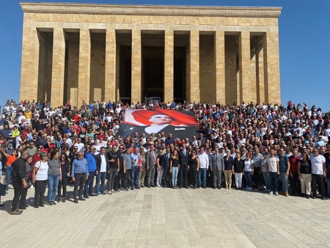 Öğretmenler, 1 Ekim'de Öğretmenlik Meslek Kanunu ve açlık sınırındaki ücretlere karşı Anıtkabir'e yürüdü Öğretmenler, 1 Ekim'de Öğretmenlik Meslek Kanunu ve açlık sınırındaki ücretlere karşı Anıtkabir'e yürüdü