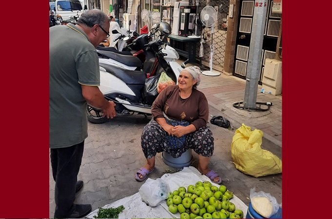 Pazarcı; 10 lira kazanıyoruz, giderimiz 12 lira! Pazarcı; 10 lira kazanıyoruz, giderimiz 12 lira!