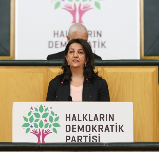 Pervin Buldan; 'Semra vekilimizin dokunulmazlığının kaldırılması meselesi Kürtlerin ve kadınların muhalefetten dışlanması politikasıdır' Pervin Buldan; 'Semra vekilimizin dokunulmazlığının kaldırılması meselesi Kürtlerin ve kadınların muhalefetten dışlanması politikasıdır'