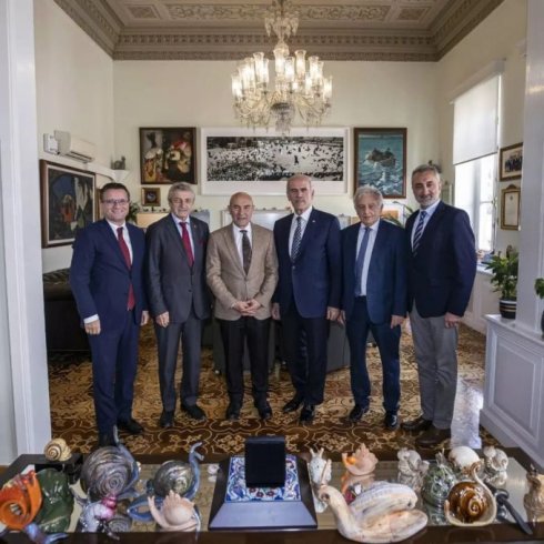 Rumeli Kanaat önderleri ile İzmir Büyükşehir Belediye Başkanı Tunç Soyer makamında buluştu