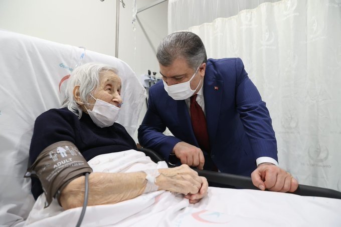 Sağlık Bakanı Koca'dan yeni yılda hasta ve hastane ziyaretleri
