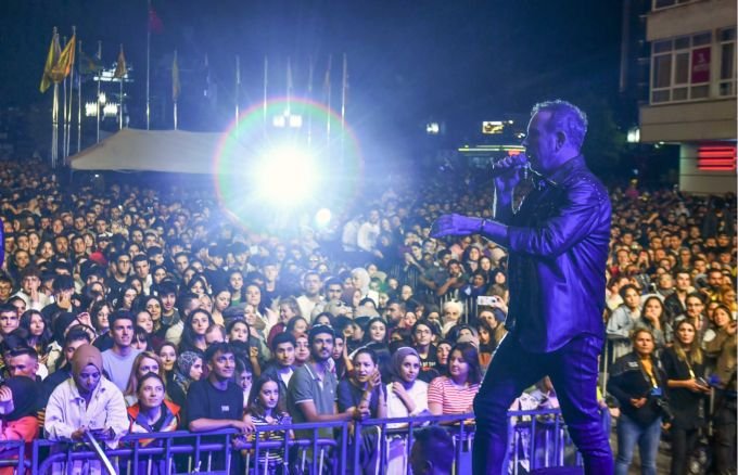 Sakarya Zaferinin 101. yılında Ankara, Polatlı'da Haluk Levent coşkusu Sakarya Zaferinin 101. yılında Ankara, Polatlı'da Haluk Levent coşkusu