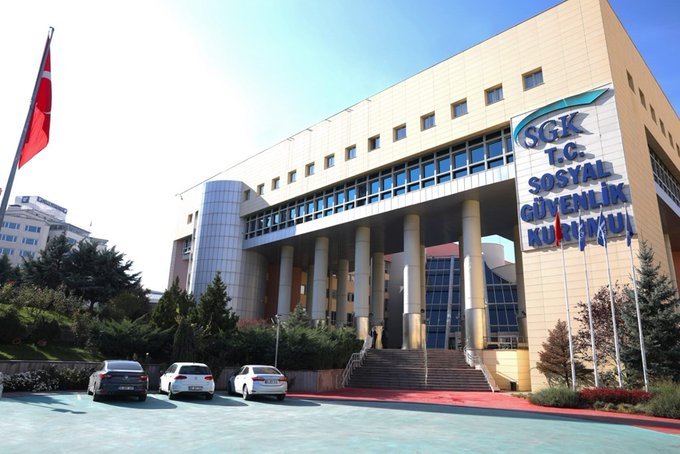SGK, EYT borçlanma başvuruları için 31 Aralık Cumartesi çalışacak