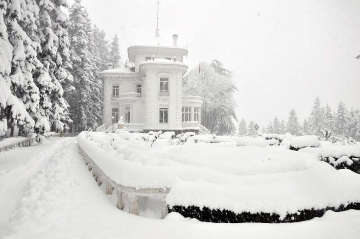 Trabzon Valisi Ustaoğlu açıkladı; öğrencilere 1 günlük kar tatili