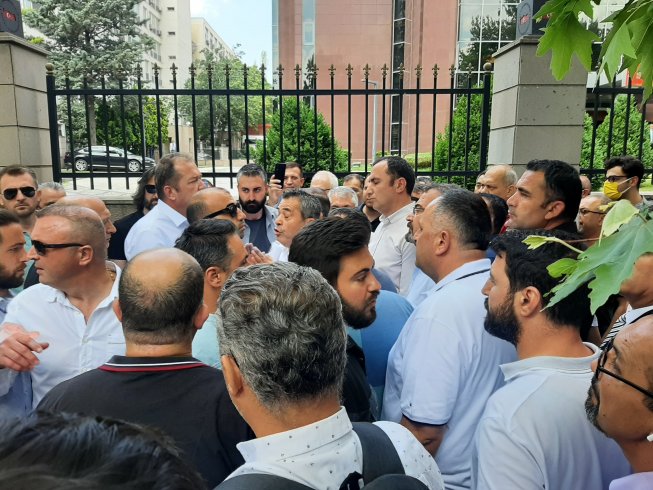 TÜİK önünde Birleşik Kamu-İş Konfederasyonu Genel Başkanı Mehmet Balık gözaltına alındı