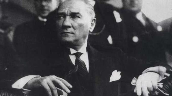 Ulu önderimiz Gazi Mustafa Kemal Atatürk'ün aramızdan ayrılışının 84. yılında saygı ve özlemle anıyoruz