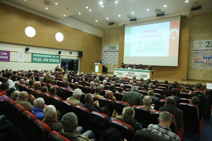 Yeşil Sol Parti 2. Olağanüstü Kongresini gerçekleştirdi: Buradayız, birlikte kazanacağız!