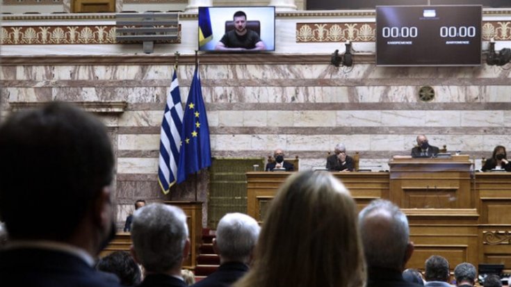 Zelenski, Yunanistan Parlamentosu'ndaki konuşmasında Azov Taburu üyesine söz verdi; Çipras, 'Parlamentomuzda Nazi'ler konuşamaz!' dedi Zelenski, Yunanistan Parlamentosu'ndaki konuşmasında Azov Taburu üyesine söz verdi; Çipras, 'Parlamentomuzda Nazi'ler konuşamaz!' dedi