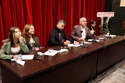 600’ü aşkın liseli genç Adana Büyükşehir Belediye Başkanı Zeydan Karalar ile buluştu