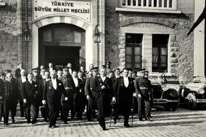 94 yıl önce bugün ''Devletin dini İslam'dır'' hükmü anayasadan çıkarıldı; 10 Nisan'ı 'Laiklik Günü' olarak kutluyoruz