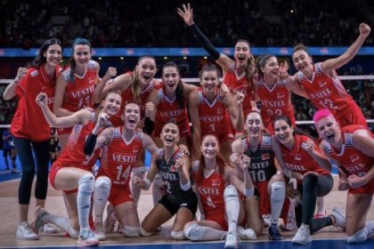 A Milli Kadın Voleybol Takımımız, İtalya'ya 3-0 yenildi