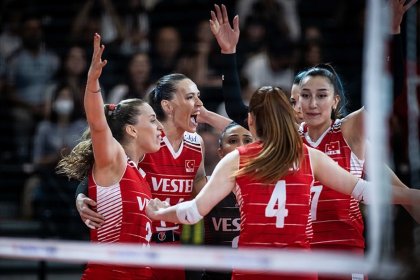 A Milli Kadın Voleybol Takımı, FIVB Milletler Ligi son maçında ABD'ye 3-2 yenildi