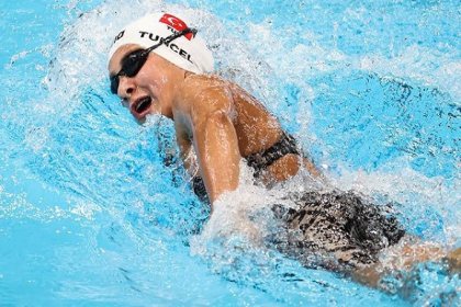 Avrupa Şampiyonasında Merve Tuncel, 800 metre yüzmede tarihimizin ilk madalyasını kazandı