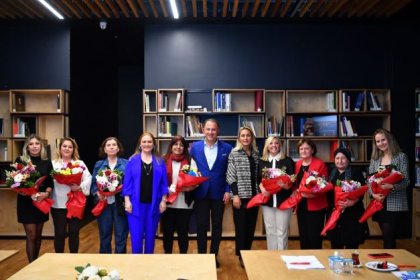 Beylikdüzü Belediye Başkanı Mehmet Murat Çalık, ilçedeki girişimci kadınlarla bir araya geldi