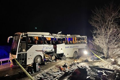 Çankırı'da otobüsün devrilmesi sonucu 2 kişi öldü, 3'ü ağır 27 kişi yaralandı