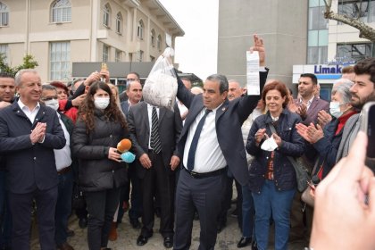 CHP Bursa İl Başkanı İsmet Karaca, Elektrik faturasını çuval dolusu para ile ödedi