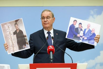 CHP Sözcüsü Faik Öztrak; ''Erdoğan’ın milletimize, en parlak yılımız olacağını vadettiği 2022’de, şimdi Nebati Bakan çıkmış, '2022 en kötü yıl olarak tarihe geçecek' diyor''