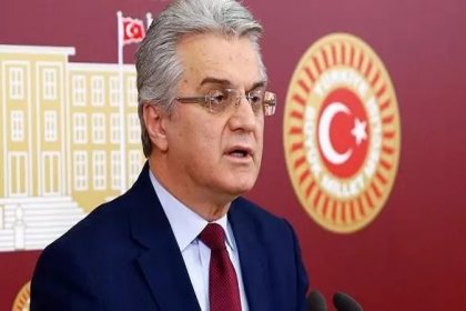 CHP'lı Kuşoğlu; Biz muhalefet mensubu milletvekilleri olarak gerekli hassasiyeti gösterip protesto hakkımızı kullanarak bu bürokratik vesayetçi tavrı kınayarak komisyonu terk ettik
