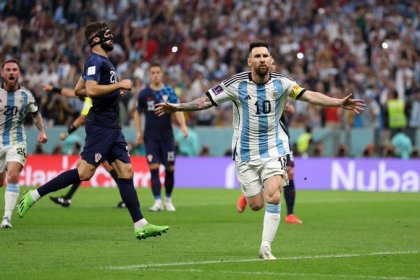Dünya kupasında ilk finalist Hırvatistan'ı 3-0 yenen Arjantin oldu