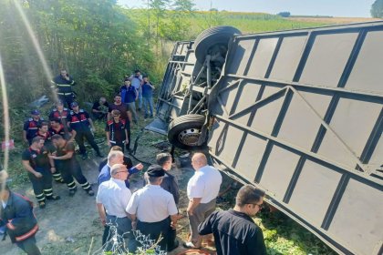 Edirne'den Bodrum'a giden yolcu otobüsü Lüleburgaz'da devrildi 6 kişi hayatını kaybetti