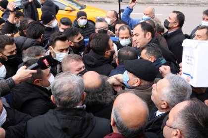 Eğitim-İş Sendikası, Polis engeline rağmen meclis önünde Öğretmenlik Meslek Kanunu protesto etti