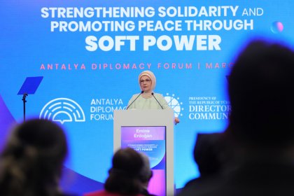 Emine Erdoğan, “Yumuşak Güç Yoluyla Dayanışmayı Güçlendirmek ve Barışı Teşvik Etmek” başlıklı panele katıldı