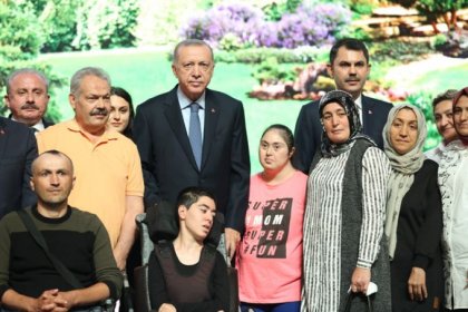 Erdoğan; Dünyada hiçbir ülkenin, maliyet ve süre olarak cesaret edemediği bir projeyle, milyonlarca vatandaşı ev sahibi yapmakta kararlıyız!