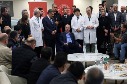 Erdoğan, İstanbul'da tedavi gören madencileri ziyaret etti