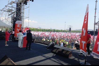 EYT'liler İstanbul Maltepe'de iktidara seslendi; Çıksın artık bu yasa!