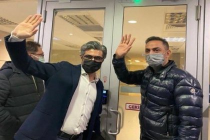 Gazeteciler Barış Pehlivan ve Murat Ağırel, kesinleşmiş cezaları nedeniyle Çağlayan Adliyesinde teslim oldular