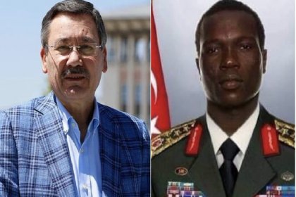 İ. Melih Gökçek, photoshopla orgeneral forması giydirilmiş Kamerunlu futbolcu Aboubakar'ı şehit sandı