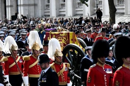 İngiltere Kraliçesi 2. Elizabeth son yolculuğuna uğurlandı