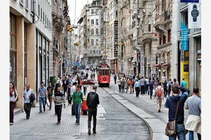 İstiklal Caddesi, yeniden yaya trafiğine açıldı