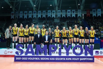 Kadınlar AXA Sigorta Kupa Voley 2021-2022 şampiyonu Vakıfbank oldu