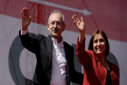 Kılıçdaroğlu ve eşi Selvi Kılıçdaroğlu ile birlikte, TÖZ Belgeseli Gösterimine katılacak