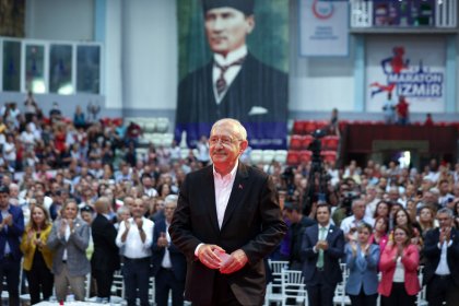 Kılıçdaroğlu, İzmir’de üye katılım töreninde yaptığı konuşmasında; 'Bize katıldığınız andan itibaren güzel bir Türkiye’yi beraber inşa edeceğiz'