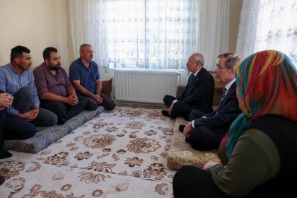 Kılıçdaroğlu, Konya'daki Şehit Fethi Şahin’in ailesini ziyaret etti