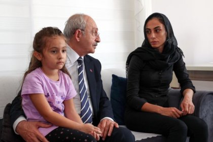 Kılıçdaroğlu, Mersin'de Polisevi saldırısında şehit olan Sedat Gezer’in ailesine taziye ziyaretinde bulundu