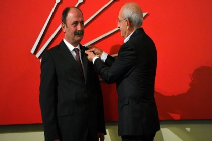 Kılıçdaroğlu, Şırnak eski Baro Başkanı Avukat Nuşirevan Elçi’ye üyelik rozetini taktı