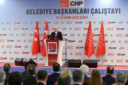 Kılıçdaroğlu Sivas'ta konuştu; Belediye Başkanlarımız tüm engellere rağmen çalışıyor başarıyor, 4 milyon 800 haneye sosyal yardım götürdüler