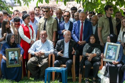 Kılıçdaroğlu Uludere’de: 'Bu olayı aydınlatacağıma dair söz vermek için buraya geldim'