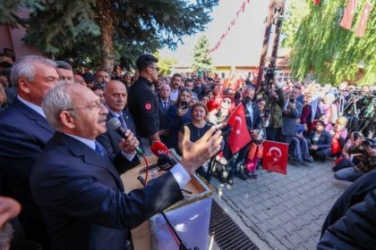 Kılıçdaroğlu, Yozgat'ta Bahadın Belediyesi önünden halka seslendi