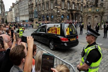 Kraliçe Elizabeth'in naaşı Edinburgh'a taşındı; Kral III. Charles, İskoçya'ya gidecek