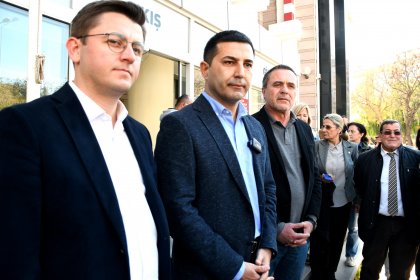 Kuşadası Belediye Başkanı Ömer Günel, yazar Ergün Poyraz hakkında savcılığa suç duyurusunda bulundu